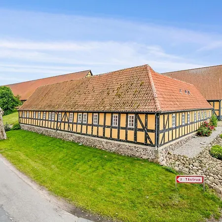 Historic Retreat At Mollerup Estate Charm, Tranquility And Authentic Character Dom wakacyjny Rønde